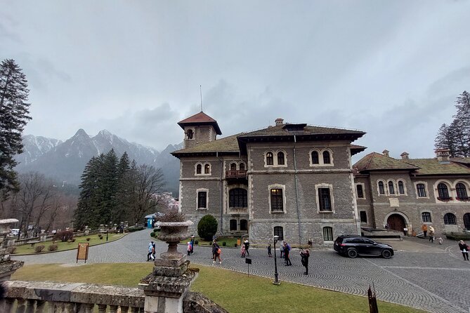 3 Castle:Peles ,Bran,Cantacuzino Tour from Brasov /Hotel pickup - Lunch, photographs, and the value of a small group