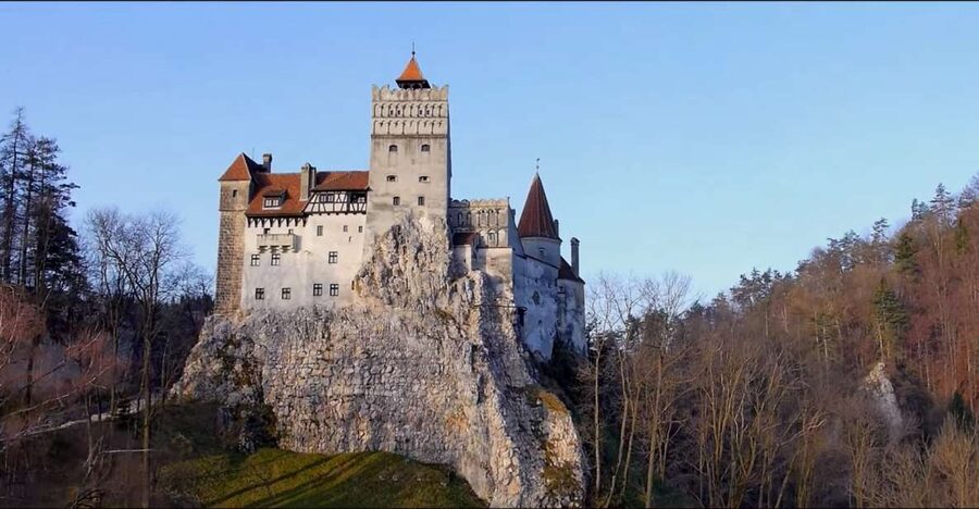 7h Dracula's Castle Private Tour from Bucharest - Fast Tour - The private guide is the heart of the experience