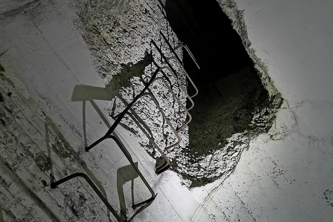 Abandoned and haunted military base - the ghosts tour - Entering the abandoned military base