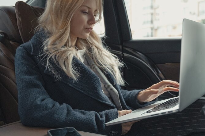 Airport transfer Otopeni to Bucharest - Flight tracking and the 60-minute luggage allowance