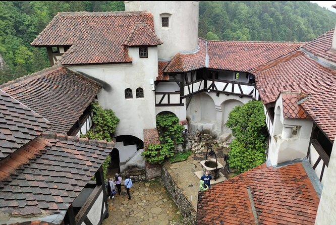 Bears Sanctuary, Dracula's Castle and Brașov City - Private Tour - Bran Castle is more than a Dracula photo stop