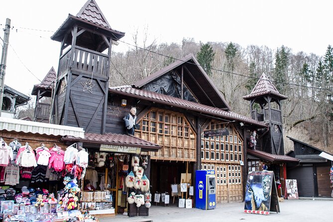 Bran Castle, Bear Sanctuary, and Rasnov Fortress Half Day Tour - What the small group and guide add