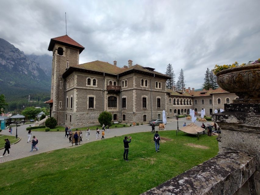 Brasov: Bran, Peles and Cantacuzino Castles Day Tour - A Romanian meal in Bran village