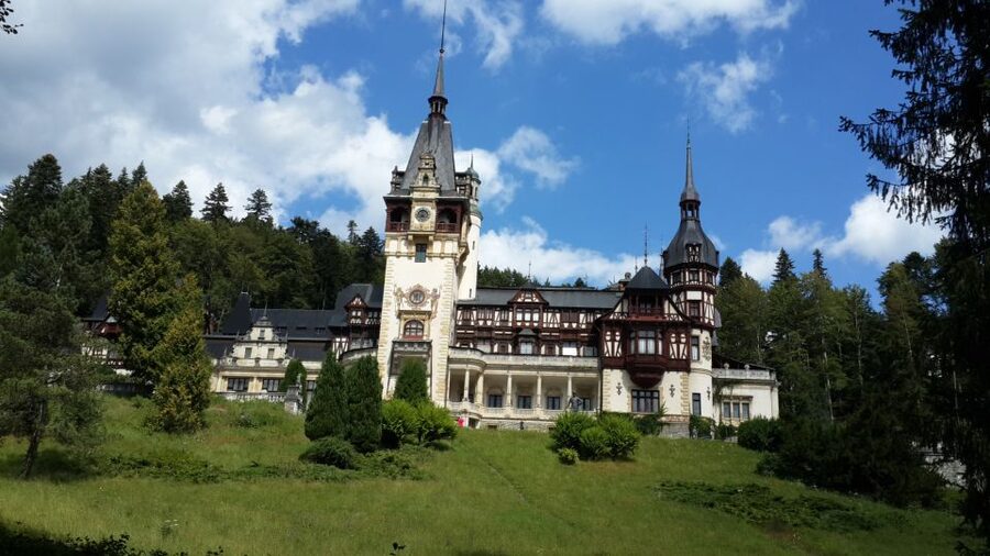 Brasov: Peles Castle, Bran Castle & Rasnov Fortress Day Tour - Who should book this day out