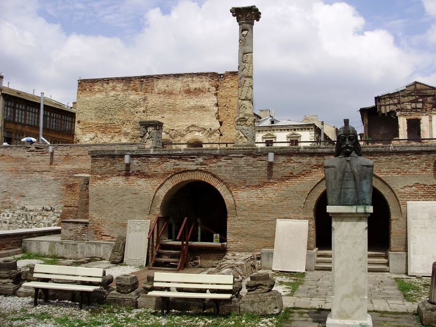 Bucharest: 2-Hour City Highlights Bike Tour - Bikes, pace, and practical comfort
