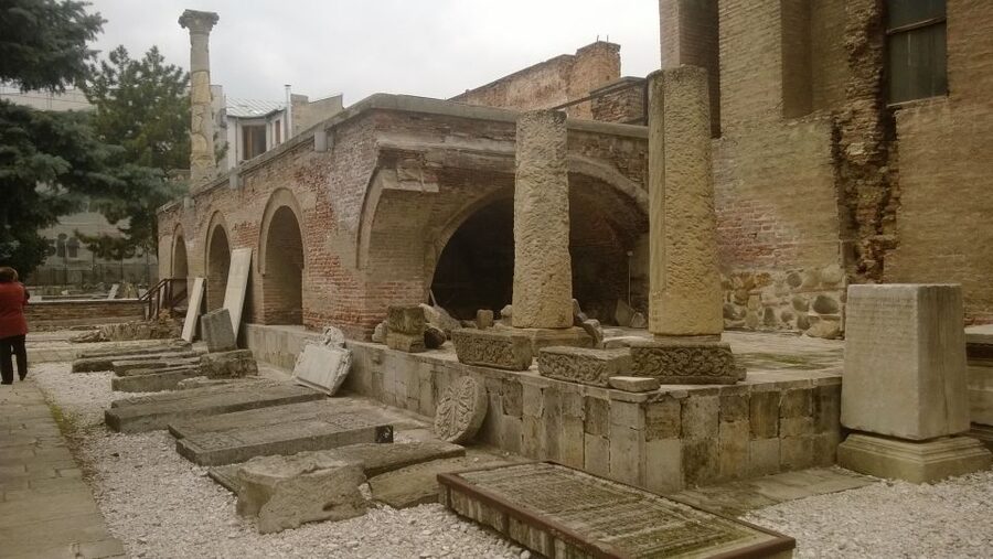 Bucharest: 2-Hour City Highlights Bike Tour - Starting among Bucharest’s oldest buildings