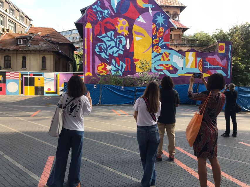 Bucharest: Alternative Sightseeing 2.5-3h-Hour Guided Tour - Coffee, conversation, and Beans & Dots
