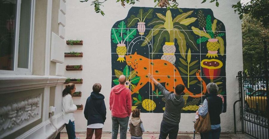 Bucharest Alternative Walking Tour - How the guides shape the experience