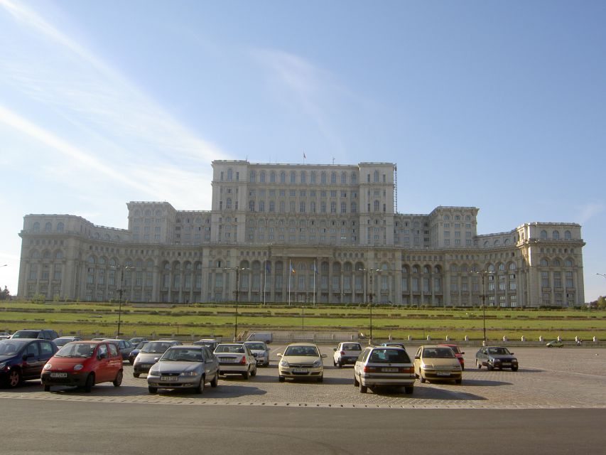 Bucharest: City Highlights Guided Walking Tour - The guides make the difference