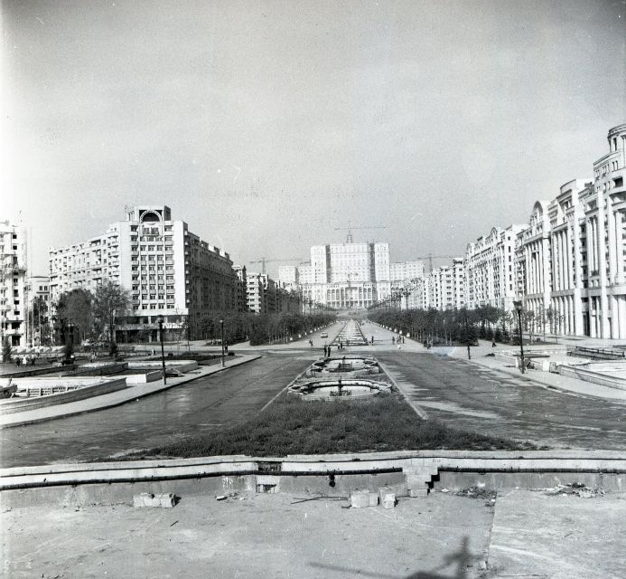 Bucharest Communism: From Lenin to Ceausescu - Revolution Square and the final 20 minutes