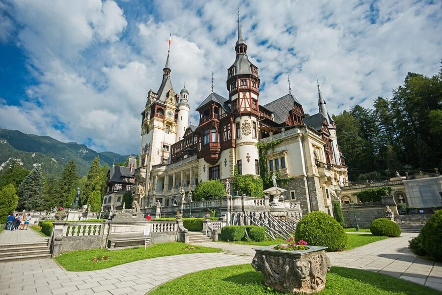 Bucharest : Day Trip Dracula's Castle ,Peles Castle & Brașov - Why this Bucharest day trip works