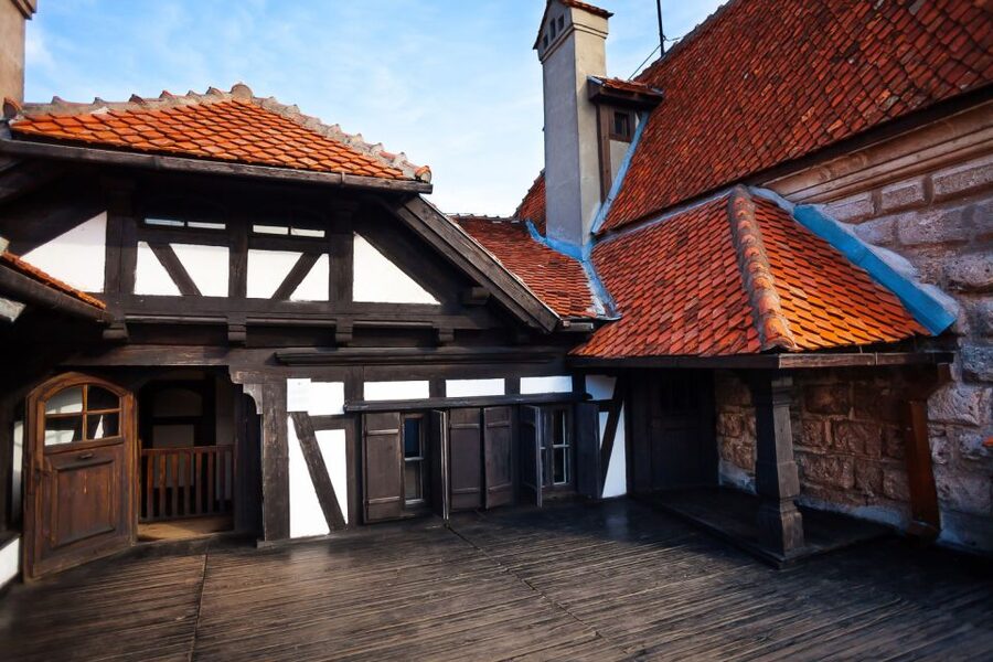 Bucharest: Day Trip to Dracula Castle, Peles Castle & Brașov - Key points before you book