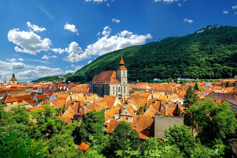 Bucharest: Day Trip to Dracula Castle, Peles Castle & Brașov - The two-hour ride to Sinaia