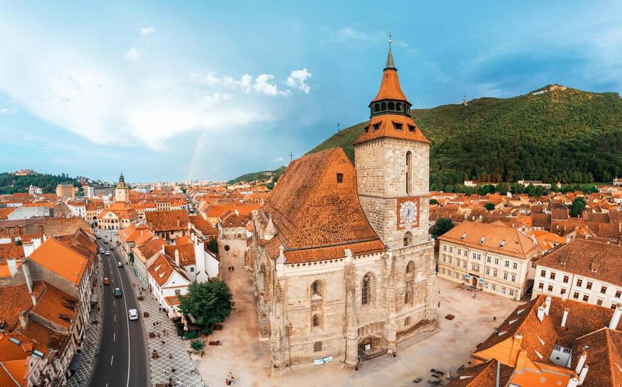 Bucharest : Dracula Castle, Peles Castle and Brasov Day Trip - Guides, languages, and group size