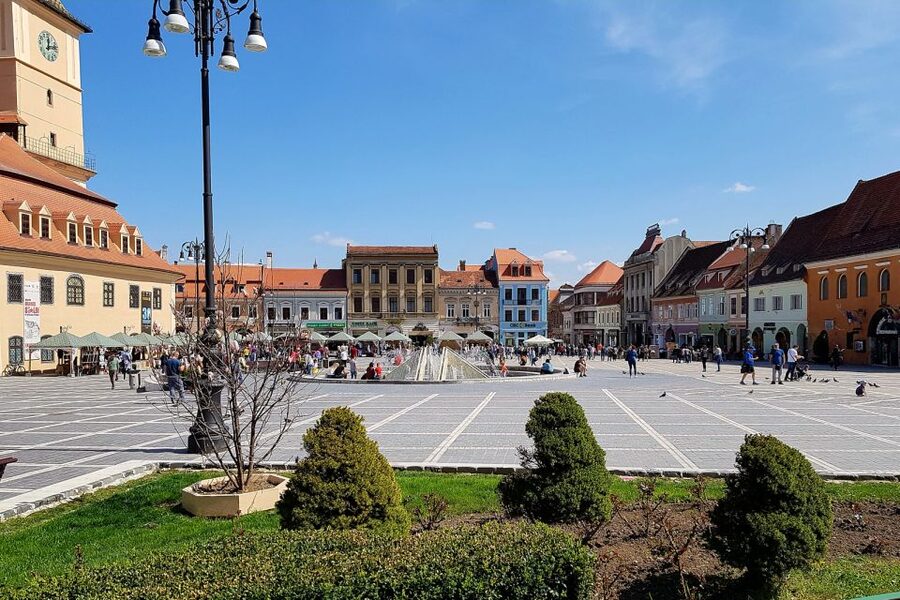 Bucharest: Dracula Castle, Peles Castle & Brasov Old Town - Timing, traffic, and the coach ride home