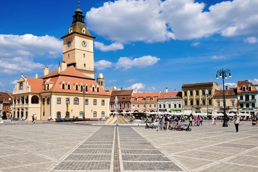 Bucharest: Dracula Castle, Peles Castle & Brasov Old Town - Should you book it?