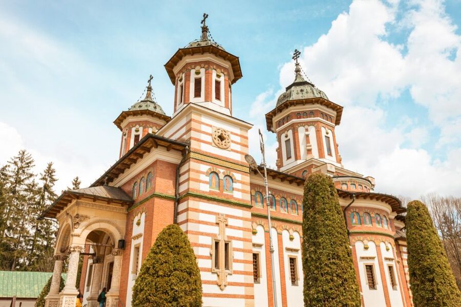 Bucharest: Dracula's Castle, Peleș Castle & Brașov Day Trip - FAQ