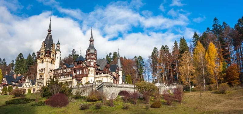 Bucharest: Dracula's Castle, Peleș Castle & Brașov Day Trip - Starting at University Square in Bucharest