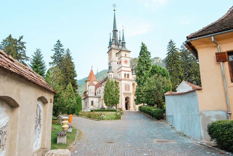Bucharest: Dracula's Castle, Peleș Castle & Brașov Day Trip - Bran Castle and the Dracula question