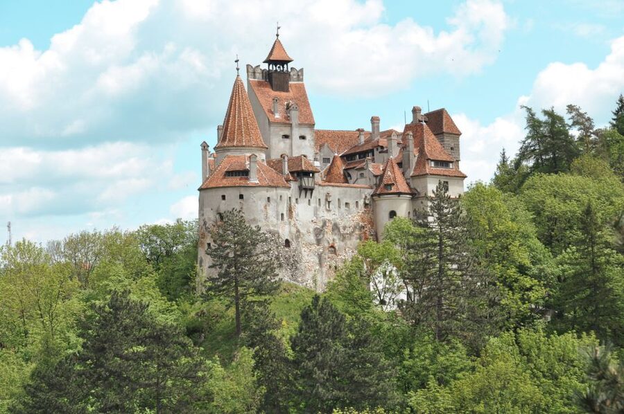 Bucharest: Dracula's Castle, Peles Castle, & Brasov Old Town - Brașov Old Town gives the day its breathing space