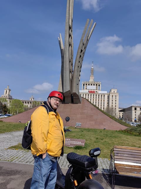 Bucharest electric city tour by Smart Balance #green - King Michael I Park and the House of the Free Press