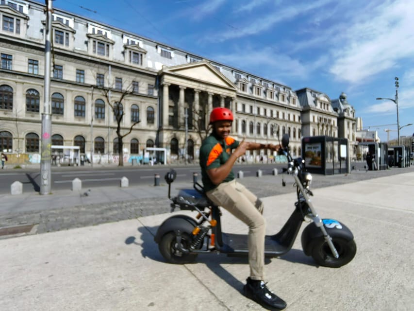 Bucharest electric city tour by Smart Balance #green - The Triumphal Arch and Calea Victoriei