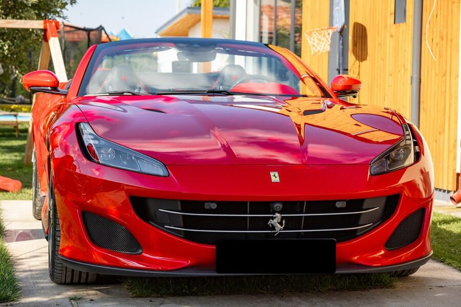 Bucharest: Ferrari Driving Experience - MEDIUM 30min - Taking the wheel at Piața Constituției