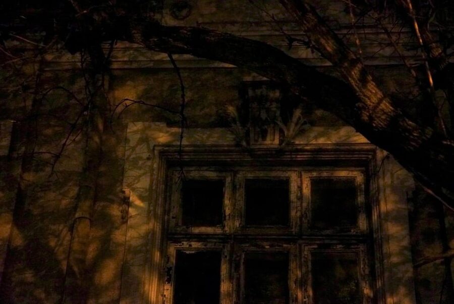 Bucharest: Ghost Stories & Romanian Mythology Walking Tour - The guides make or break a story-heavy tour