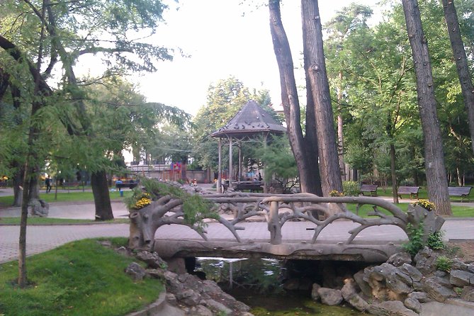 Bucharest Ghosts Stories and Mythology - Gradina Icoanei and the old pond used by witches