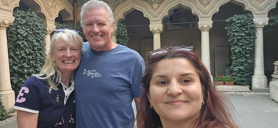 Bucharest: Guided Walking Tour with Romanian Snack - Guide style and group size