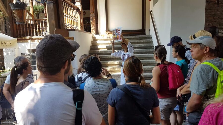Bucharest: Guided Walking Tour with Romanian Snack - Hanu’ lui Manuc and the city’s oldest church