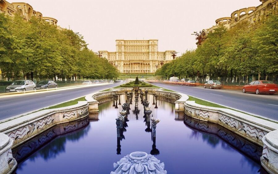 Bucharest: Half Day Bike Tour - Revolution Square and the recent past