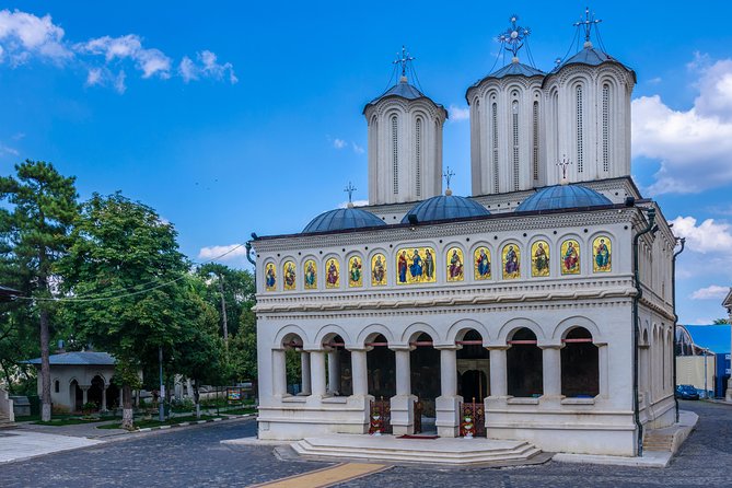 Bucharest Must See Walking Tour - Old Town beyond the restaurant strip