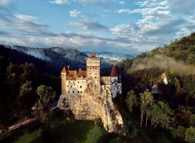 Bucharest: Peles and Bran Castles and Brasov Day Trip - Peleș Castle and Romania’s royal past