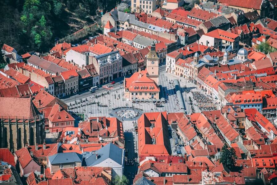 Bucharest: Peles Castle, Bran Castle & Brașov Day Tour - Brașov’s old streets and the Black Church