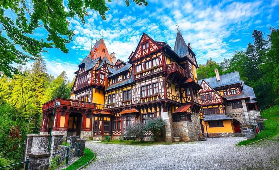 Bucharest: Peles Castle, Bran Castle, & Brasov Old Town Tour - Why this Bucharest day trip works