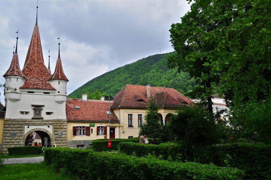 Bucharest: Peles Castle, Dracula's Castle and Brasov Tour - Key points to know before you book