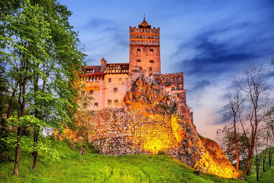 Bucharest : Peles Castle, Dracula's Castle & Brasov Day Trip - Entering Peleș Castle in Sinaia