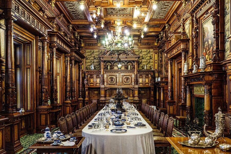 Bucharest : Peles Castle, Dracula's Castle & Brasov Day Trip - Bran Castle and the Dracula question