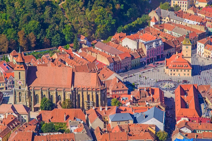 Bucharest : Peles Castle, Dracula's Castle & Brasov Day Trip - Guides, group size, and comfort
