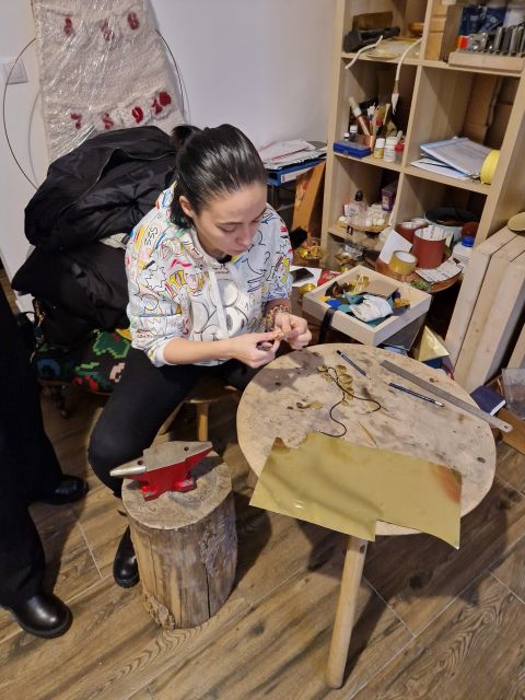 Bucharest: Real Roma Community - Crafting Workshop - What the Guide Adds to the Experience