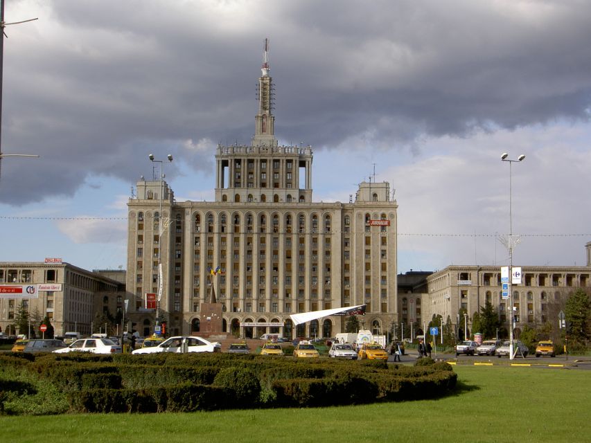 Bucharest Sightseeing Tour - Walking along Victoriei Avenue