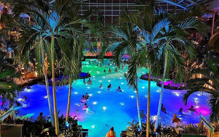 Bucharest: Therme Bucharest Spa Day with Luxury Transfer - Your first hours inside the thermal pools