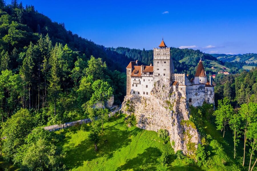 Bucharest : Wednesday, Dracula & Peles 3 Castles Tour 1 Day - Key points at a glance