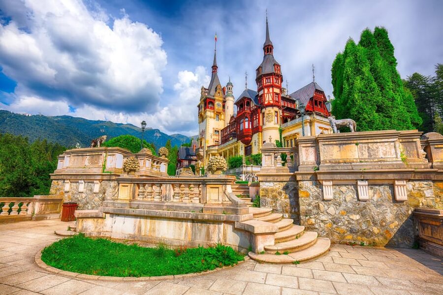 Bucharest : Wednesday, Dracula & Peles 3 Castles Tour 1 Day - The long return to Bucharest