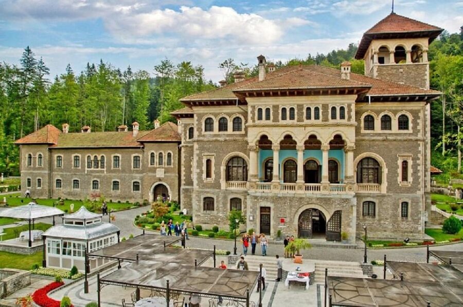 Bucharest : Wednesday, Dracula & Peles 3 Castles Tour 1 Day - Guide quality and language choices
