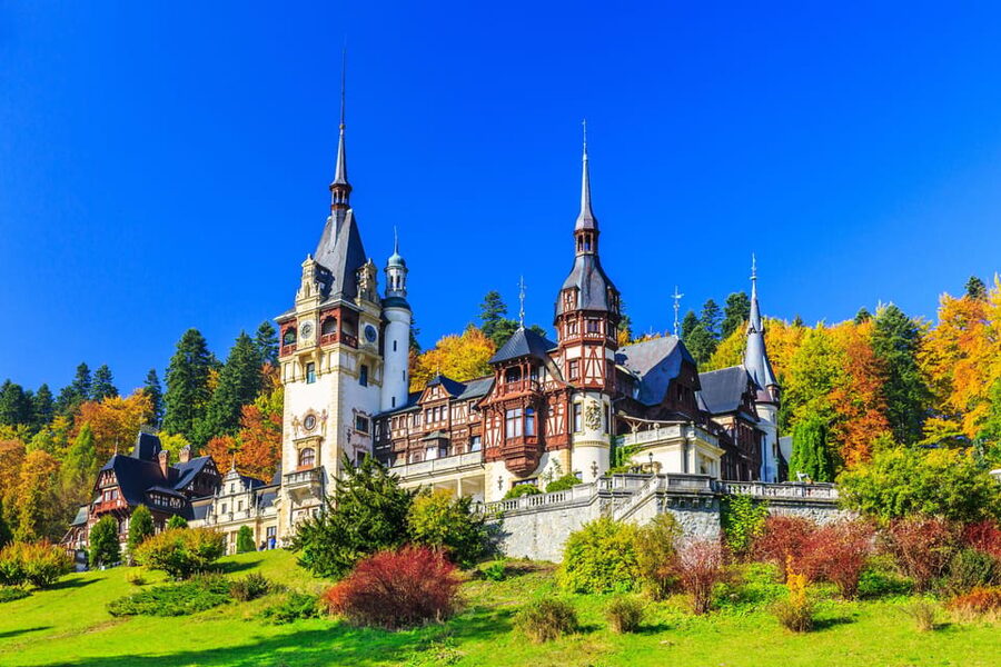 Bucharest : Wednesday, Dracula & Peles 3 Castles Tour 1 Day - Food, clothing and smart preparation
