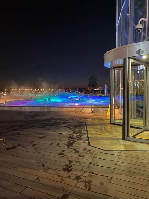 Bucuresti: Bucuresti Therme Transfer and Full-Day Access - The Palm slows the day down