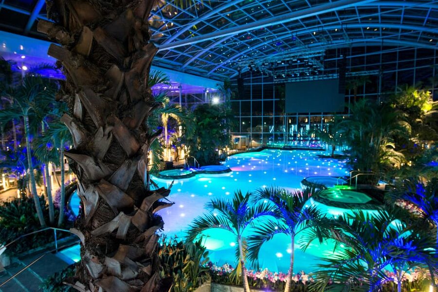 Bucuresti: Therme Bucharest Evening Entry Ticket & Transfer - Arrival and getting your wristband