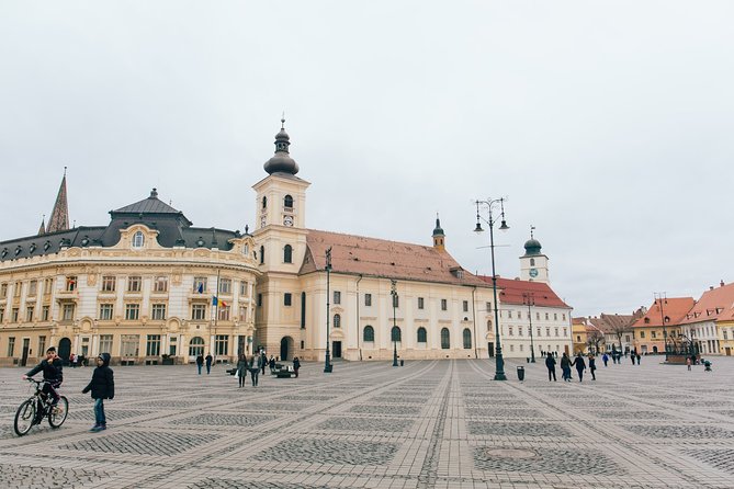 City Tour Sibiu in English - Brukenthal Palace and the museum question